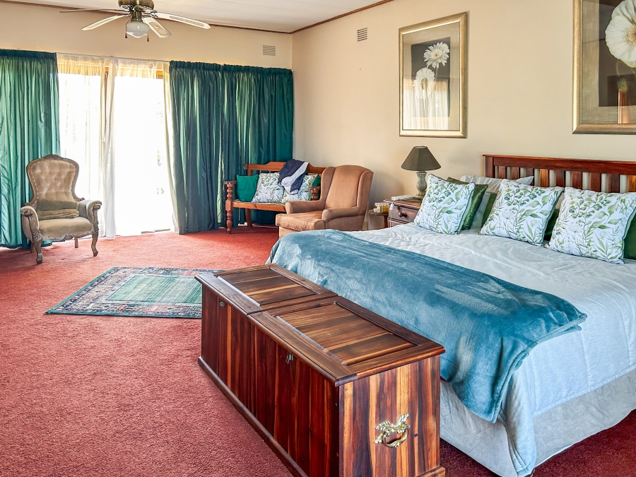 8 Bedroom Property for Sale in Greenfields Western Cape